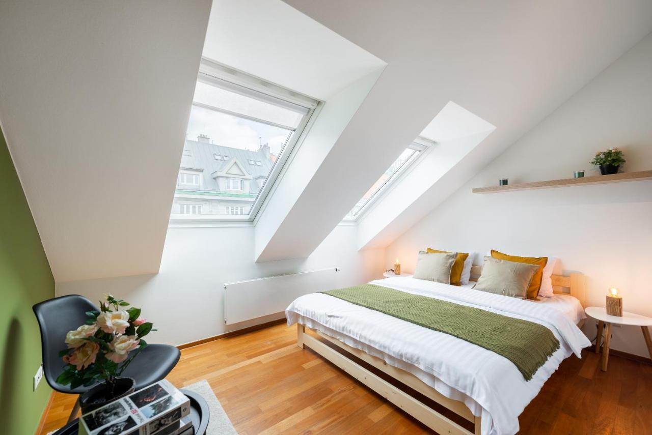 Apartment With 4 Bedrooms Prag Exteriör bild