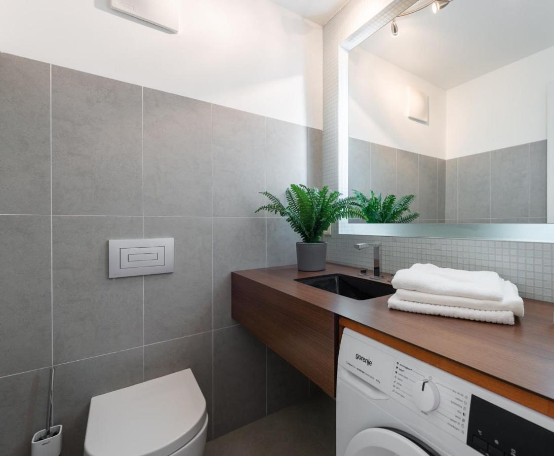 Apartment With 4 Bedrooms Prag Exteriör bild
